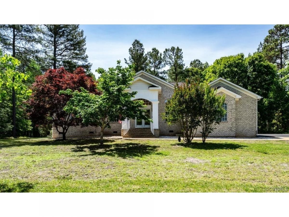 Picture of Home For Sale in Sandy Hook, Virginia, United States