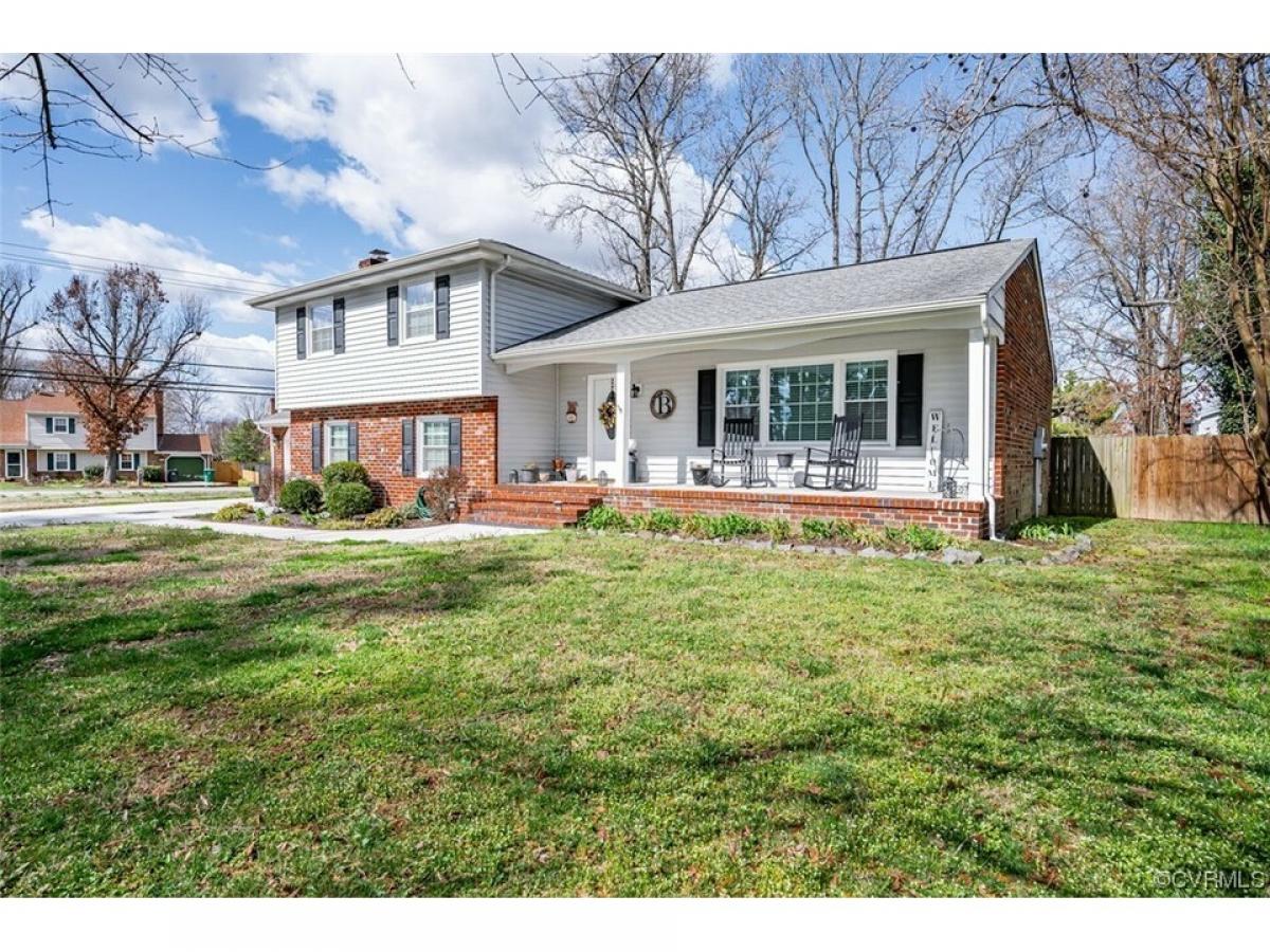 Picture of Home For Sale in Colonial Heights, Virginia, United States