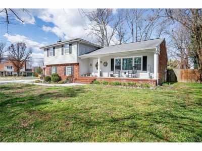 Home For Sale in Colonial Heights, Virginia