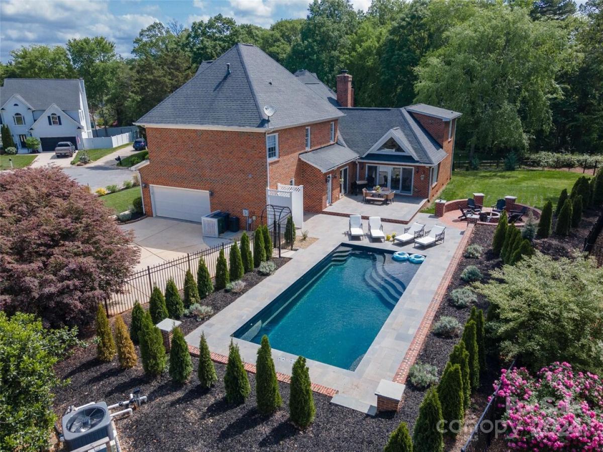 Picture of Home For Sale in Cornelius, North Carolina, United States