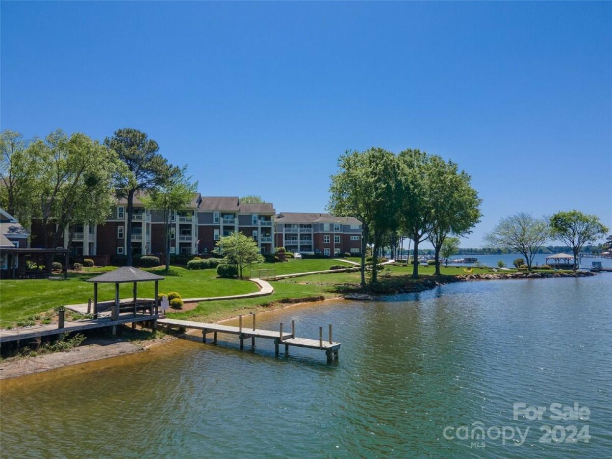 Picture of Home For Sale in Cornelius, North Carolina, United States