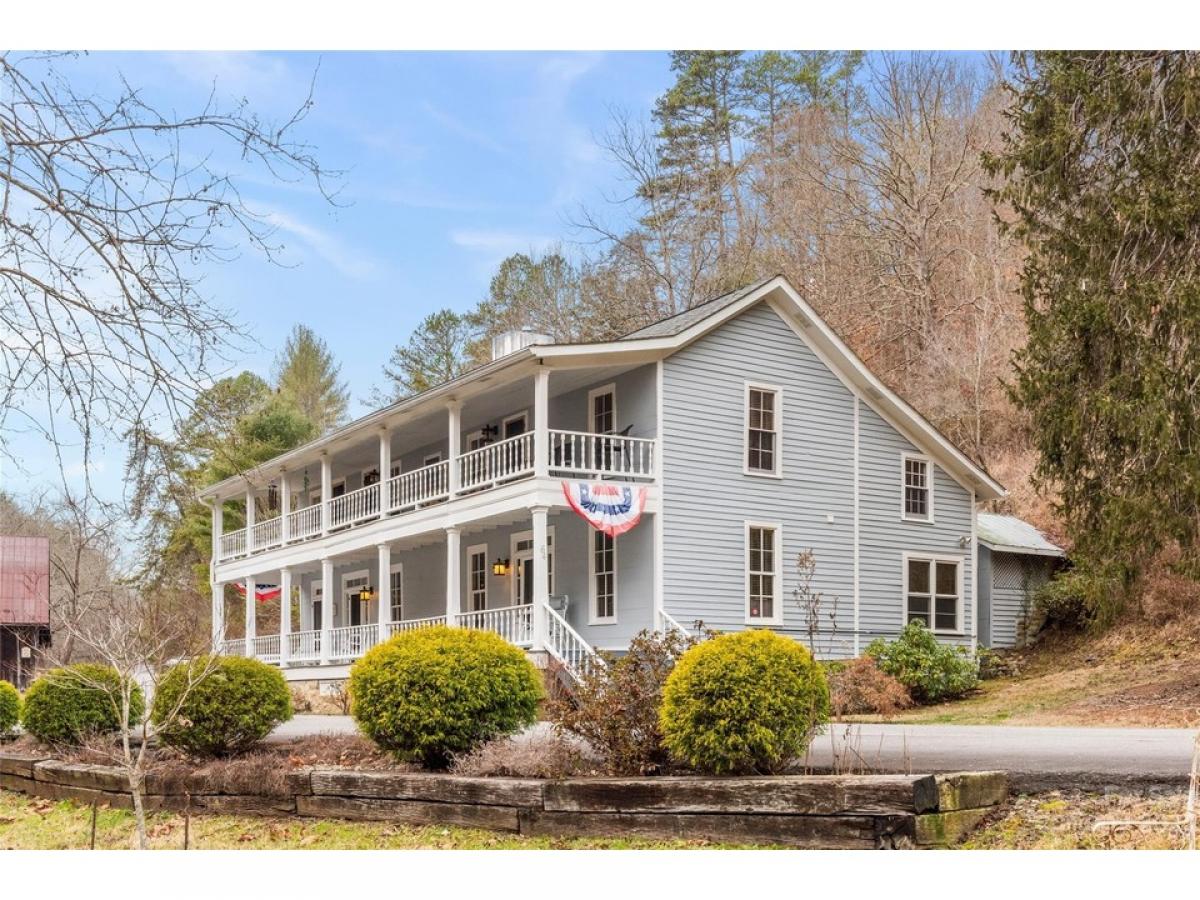 Picture of Home For Sale in Marshall, North Carolina, United States