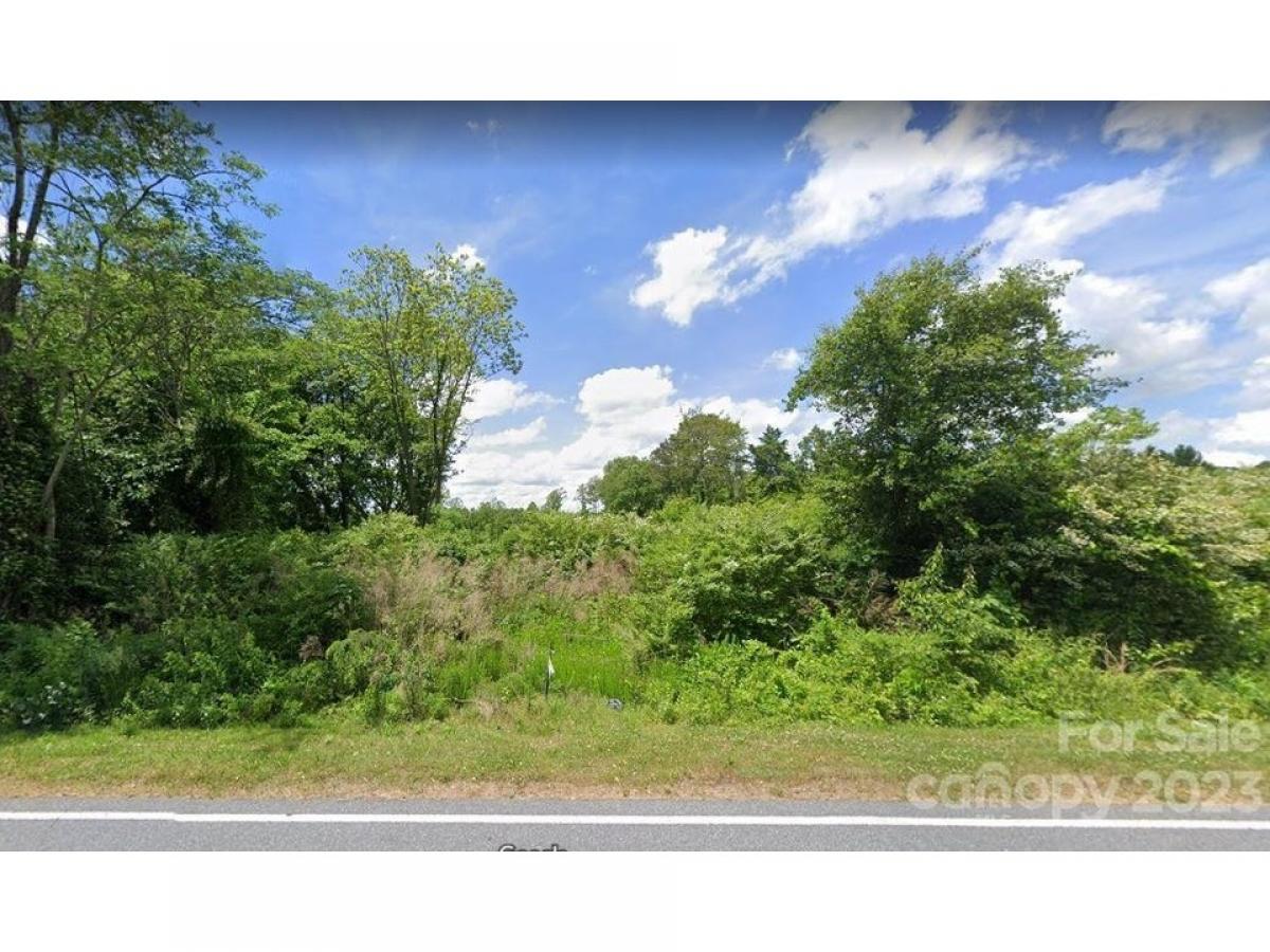 Picture of Home For Sale in Hickory, North Carolina, United States