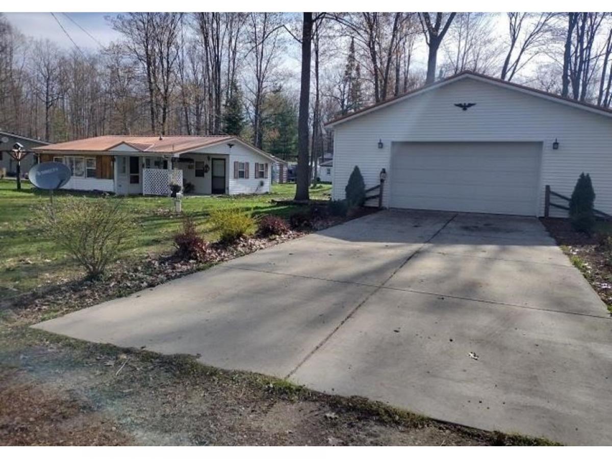 Picture of Home For Sale in Harrison, Michigan, United States