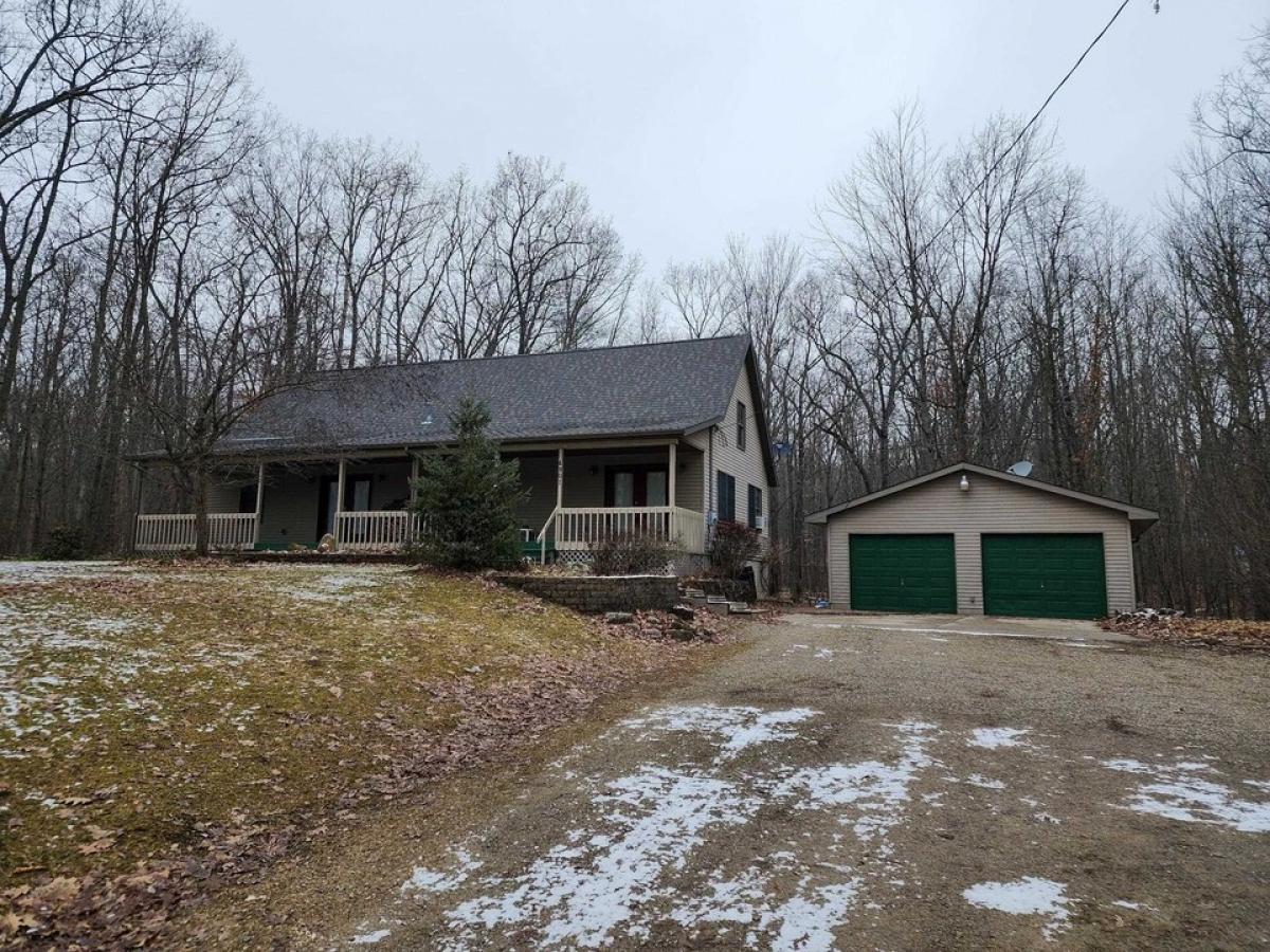 Picture of Home For Sale in Farwell, Michigan, United States