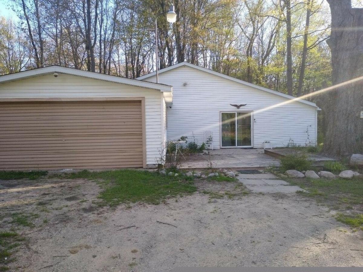 Picture of Home For Sale in Lake, Michigan, United States