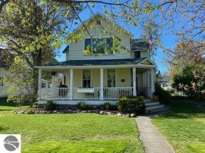 Home For Sale in Elk Rapids, Michigan