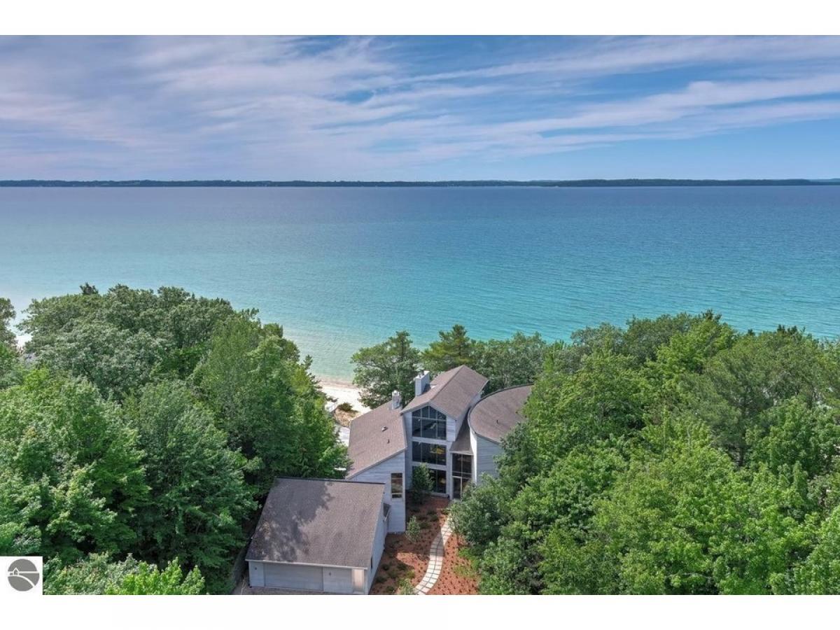 Picture of Home For Sale in Kewadin, Michigan, United States