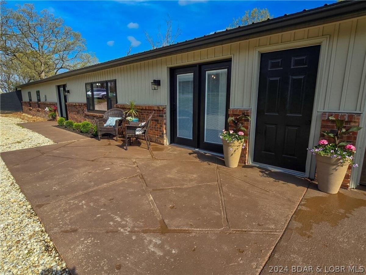 Picture of Home For Sale in Versailles, Missouri, United States