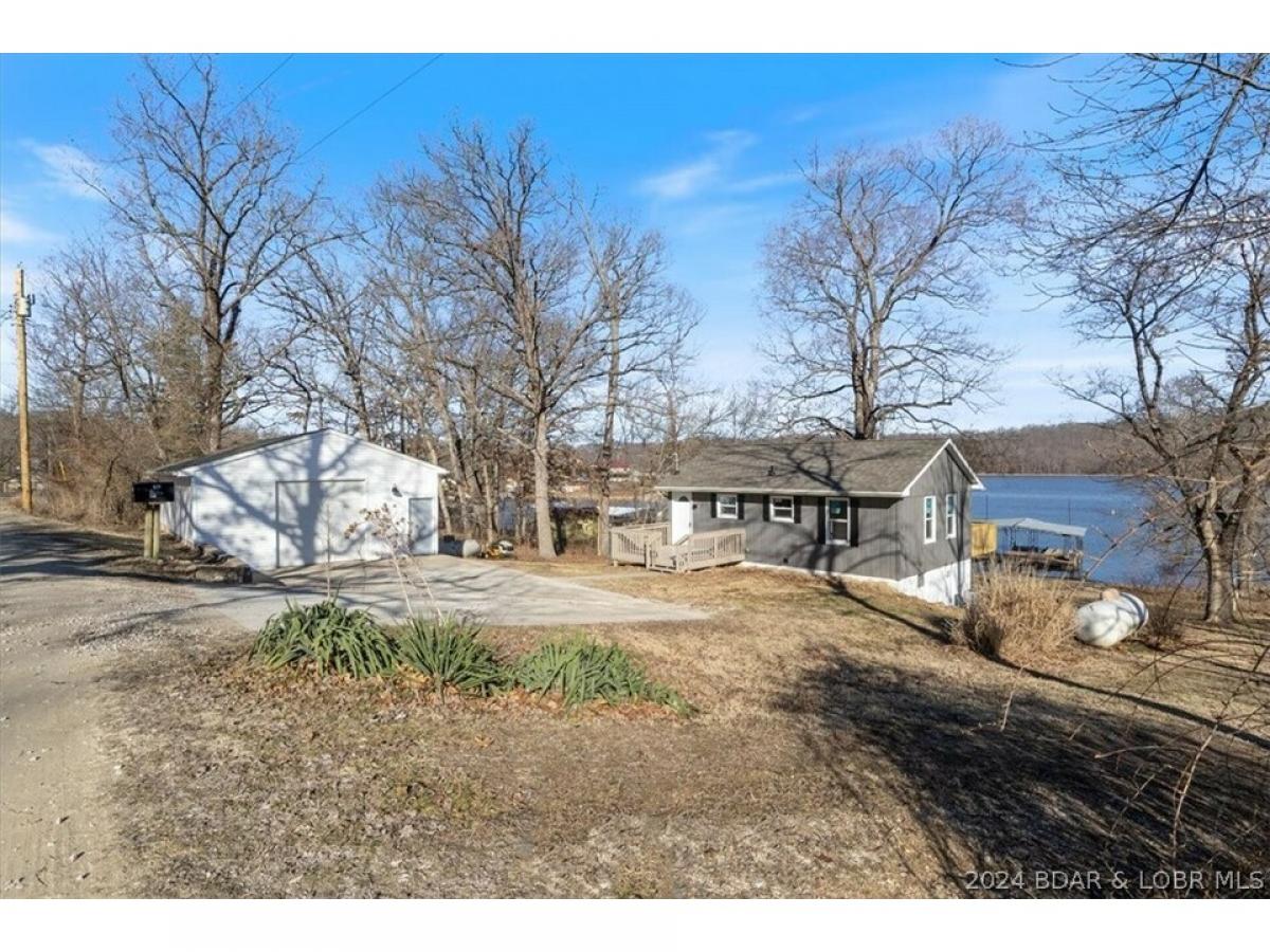 Picture of Home For Sale in Edwards, Missouri, United States