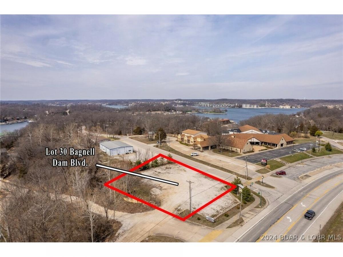 Picture of Residential Land For Sale in Lake Ozark, Missouri, United States