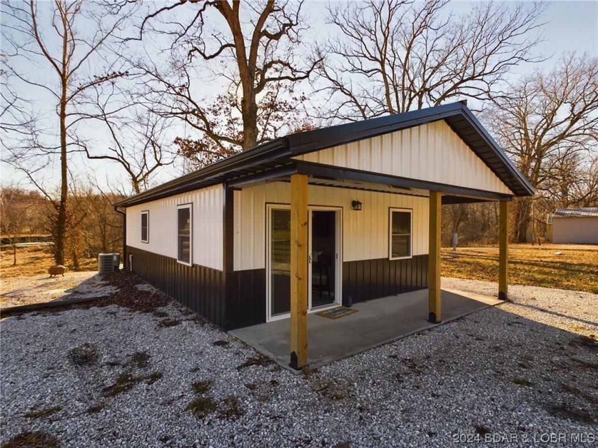 Picture of Home For Sale in Versailles, Missouri, United States