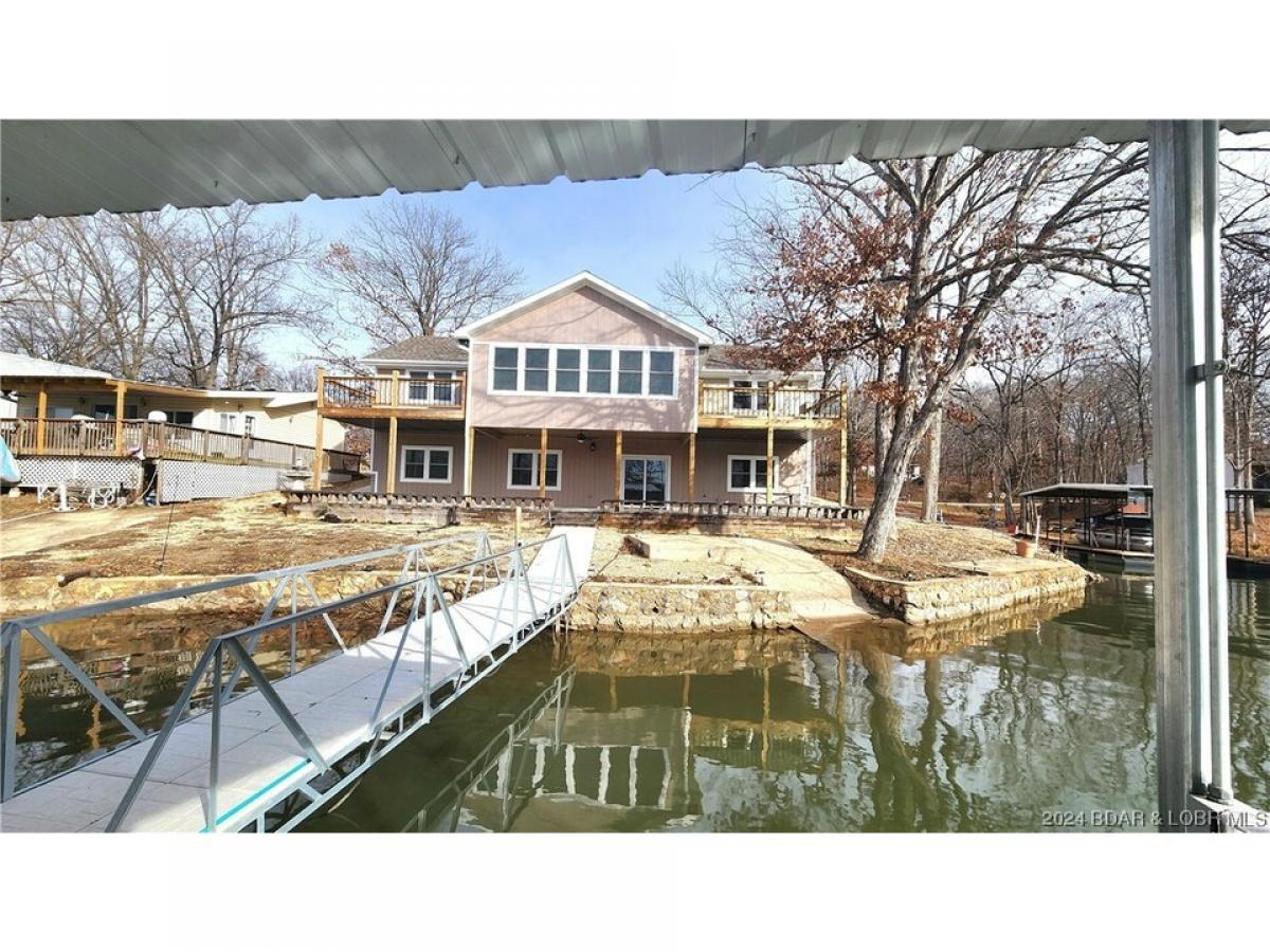 Picture of Home For Sale in Stover, Missouri, United States