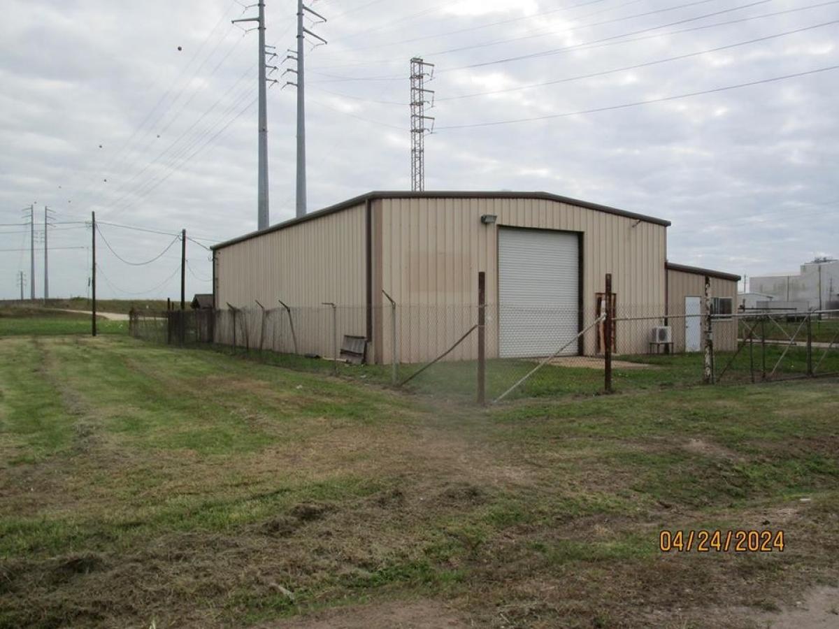 Picture of Home For Sale in Freeport, Texas, United States