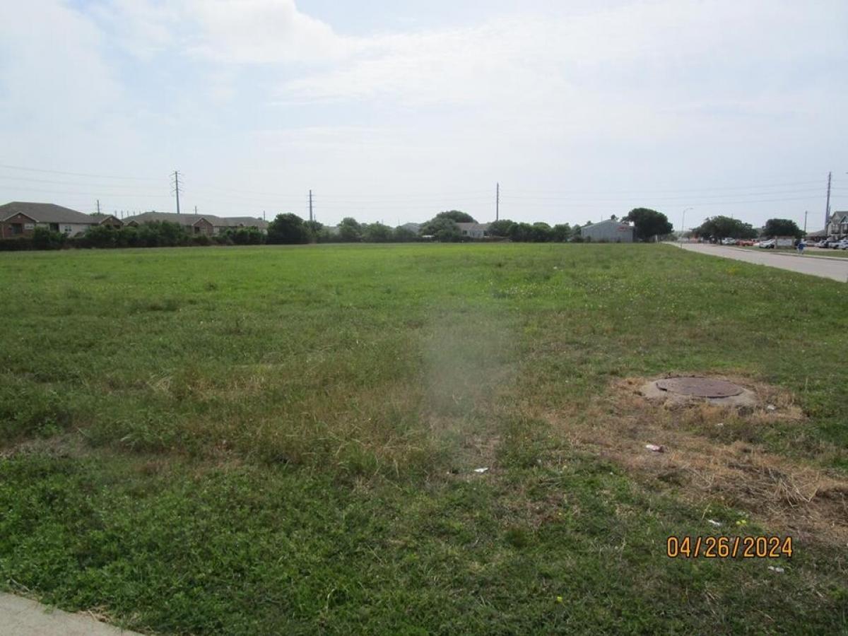 Picture of Home For Sale in Freeport, Texas, United States