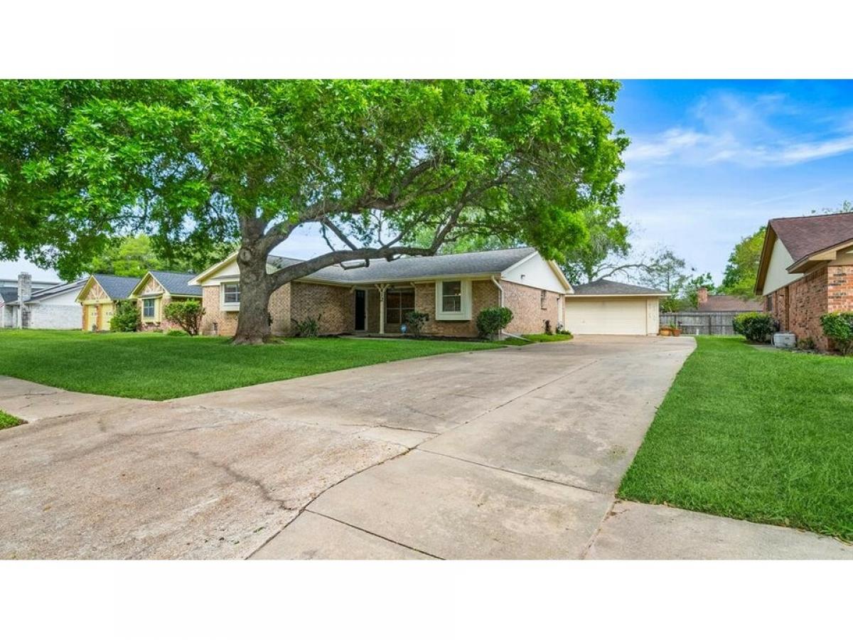 Picture of Home For Sale in Lake Jackson, Texas, United States