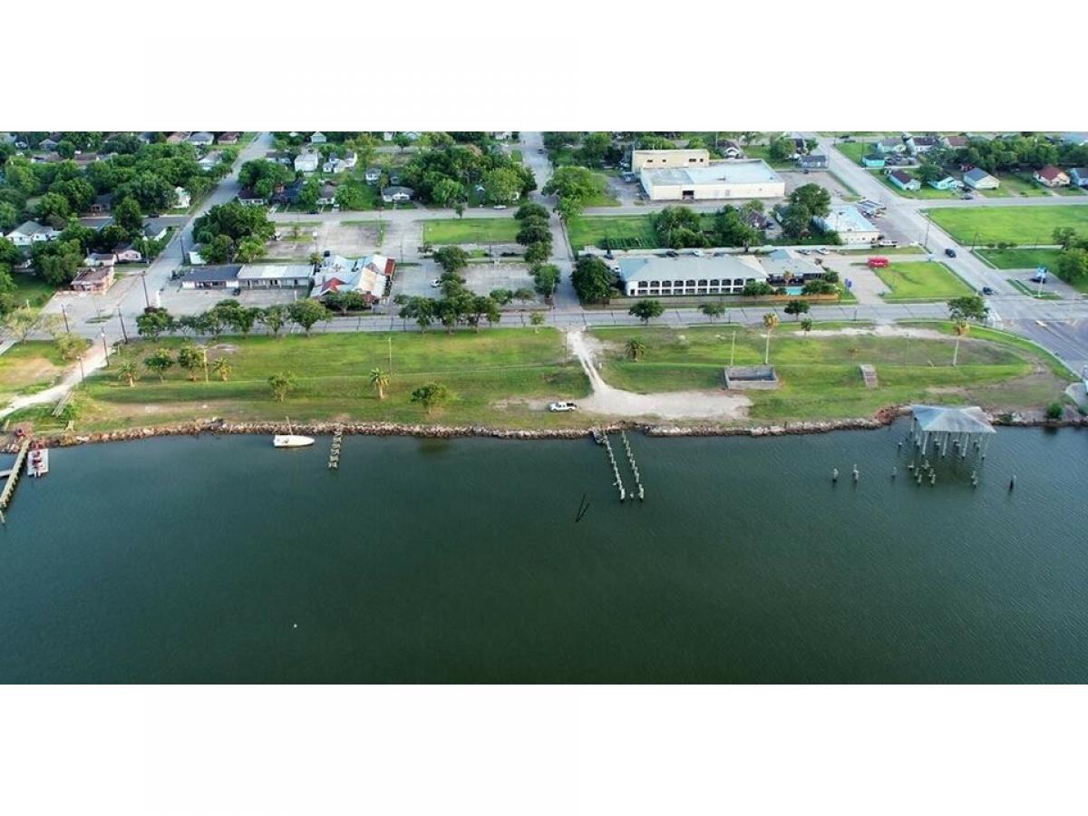 Picture of Home For Sale in Freeport, Texas, United States