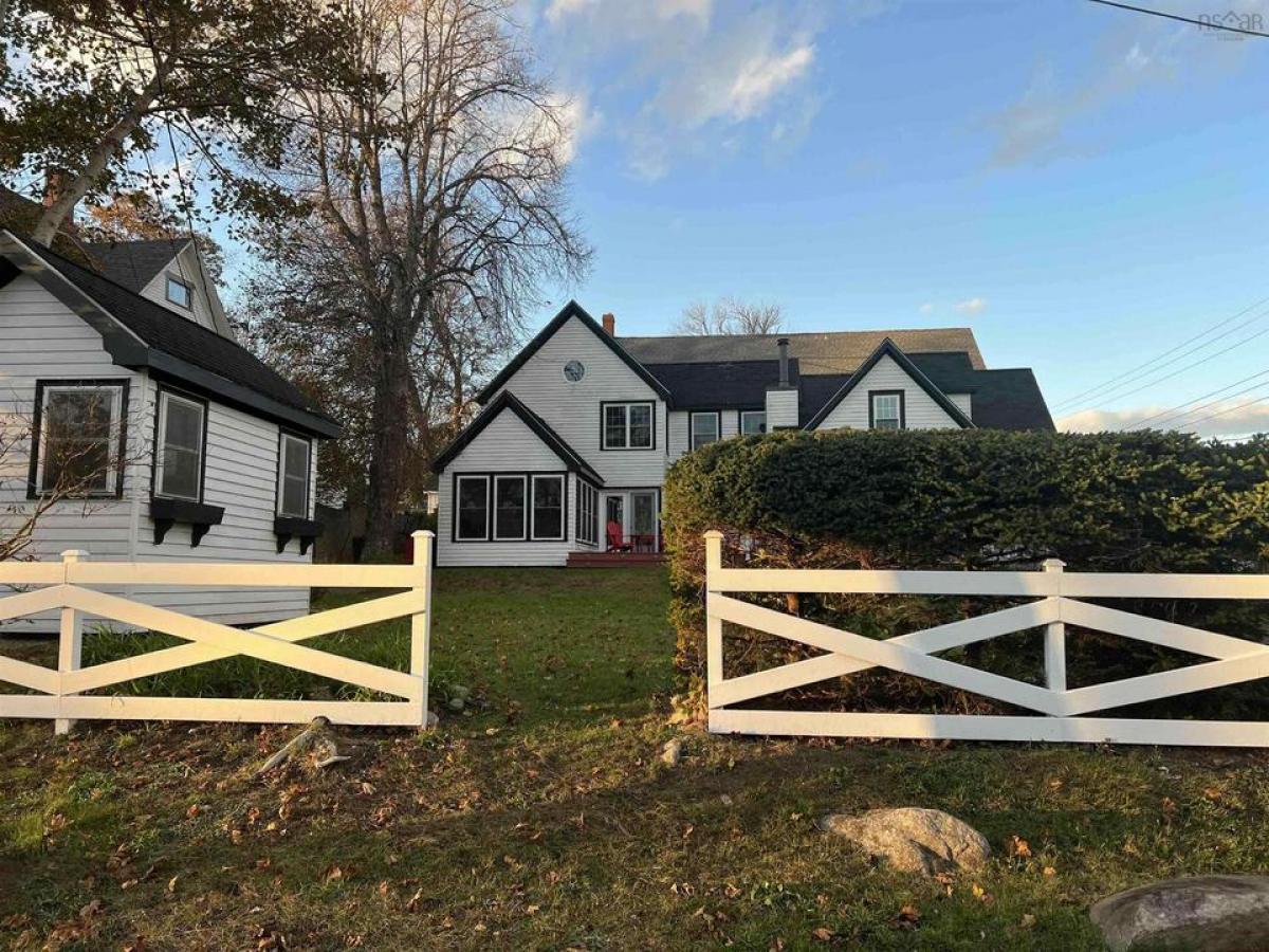 Picture of Home For Sale in Chester, Nova Scotia, Canada
