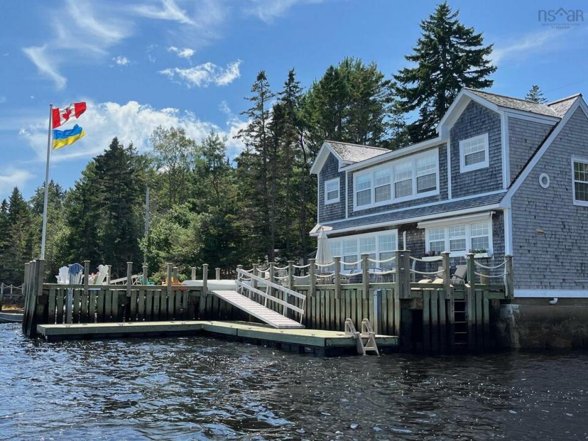 Picture of Home For Sale in Chester, Nova Scotia, Canada