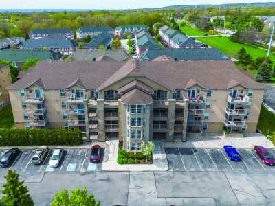 Condo For Sale in Burlington, Canada