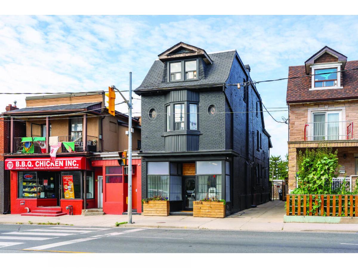 Picture of Home For Sale in Toronto, Ontario, Canada