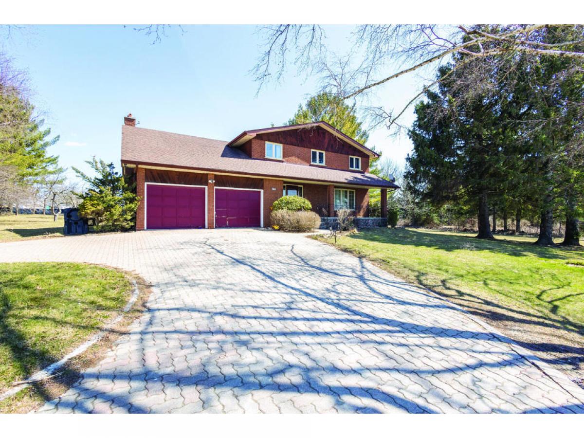 Picture of Home For Sale in Oshawa, Ontario, Canada