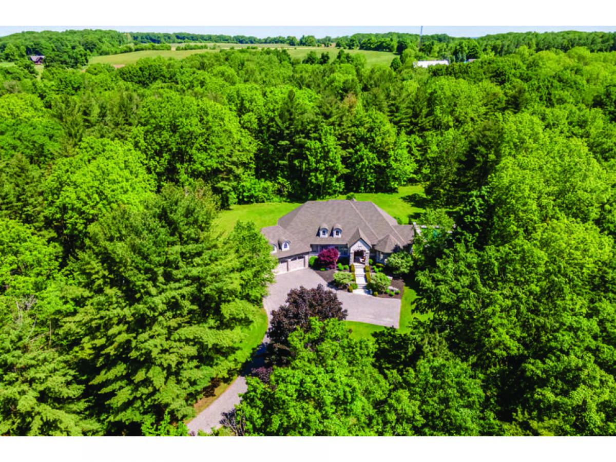 Picture of Home For Sale in Ancaster, Ontario, Canada