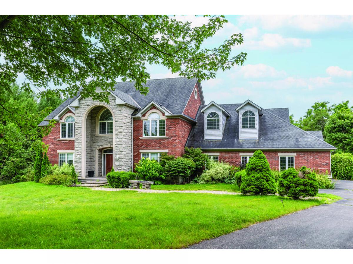 Picture of Home For Sale in Caledon, Ontario, Canada