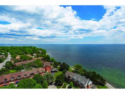 Condo For Sale in Oakville, Canada