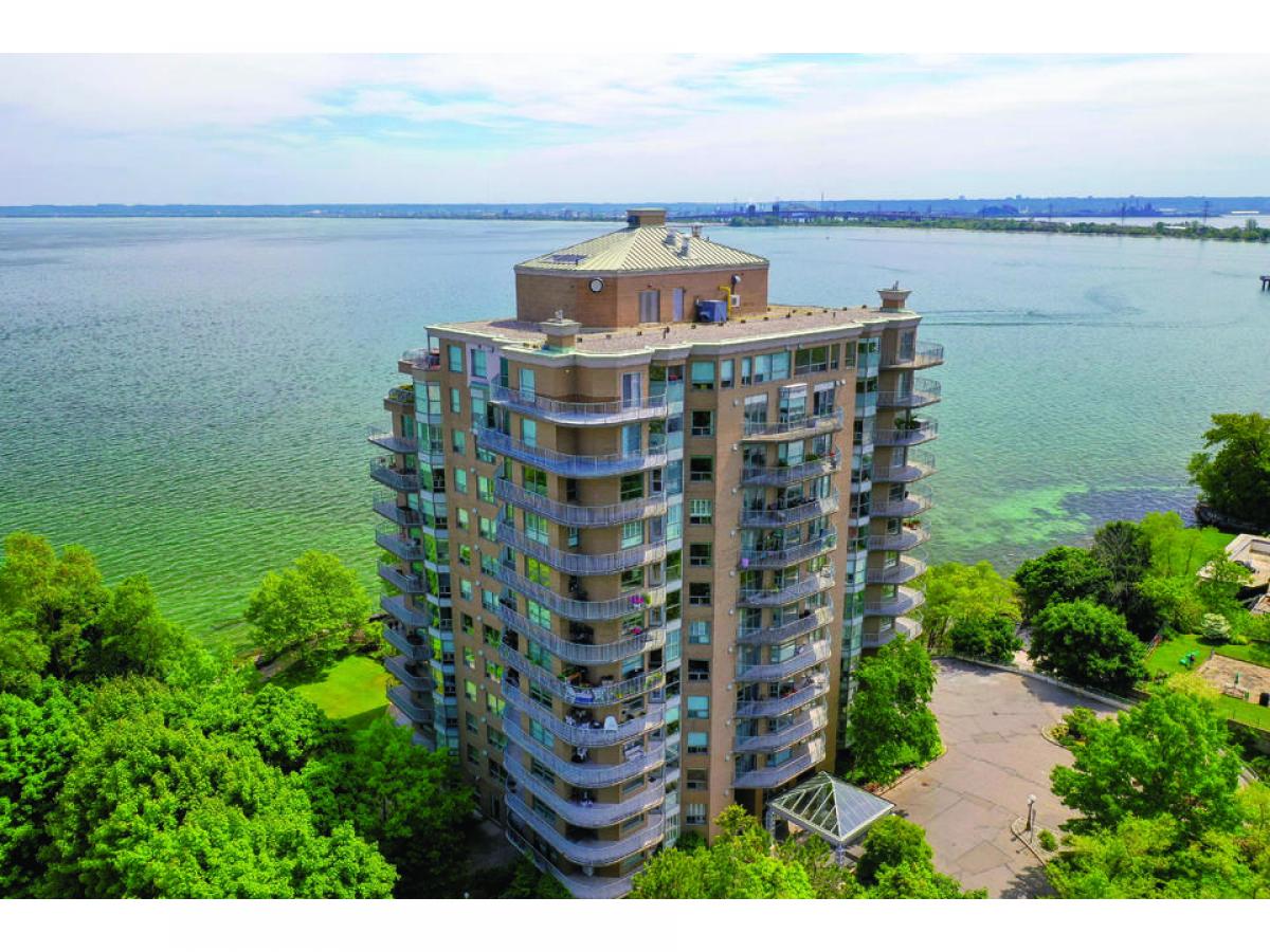 Picture of Condo For Sale in Burlington, Ontario, Canada