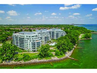 Condo For Sale in Oakville, Canada