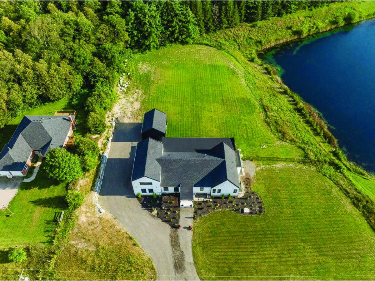 Picture of Home For Sale in Puslinch, Ontario, Canada
