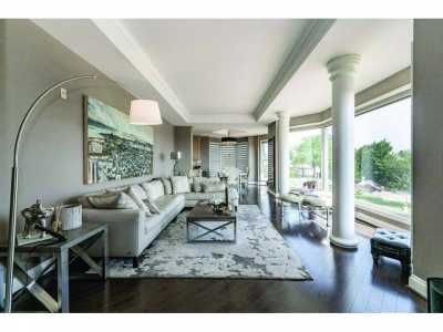 Condo For Sale in Hamilton, Canada