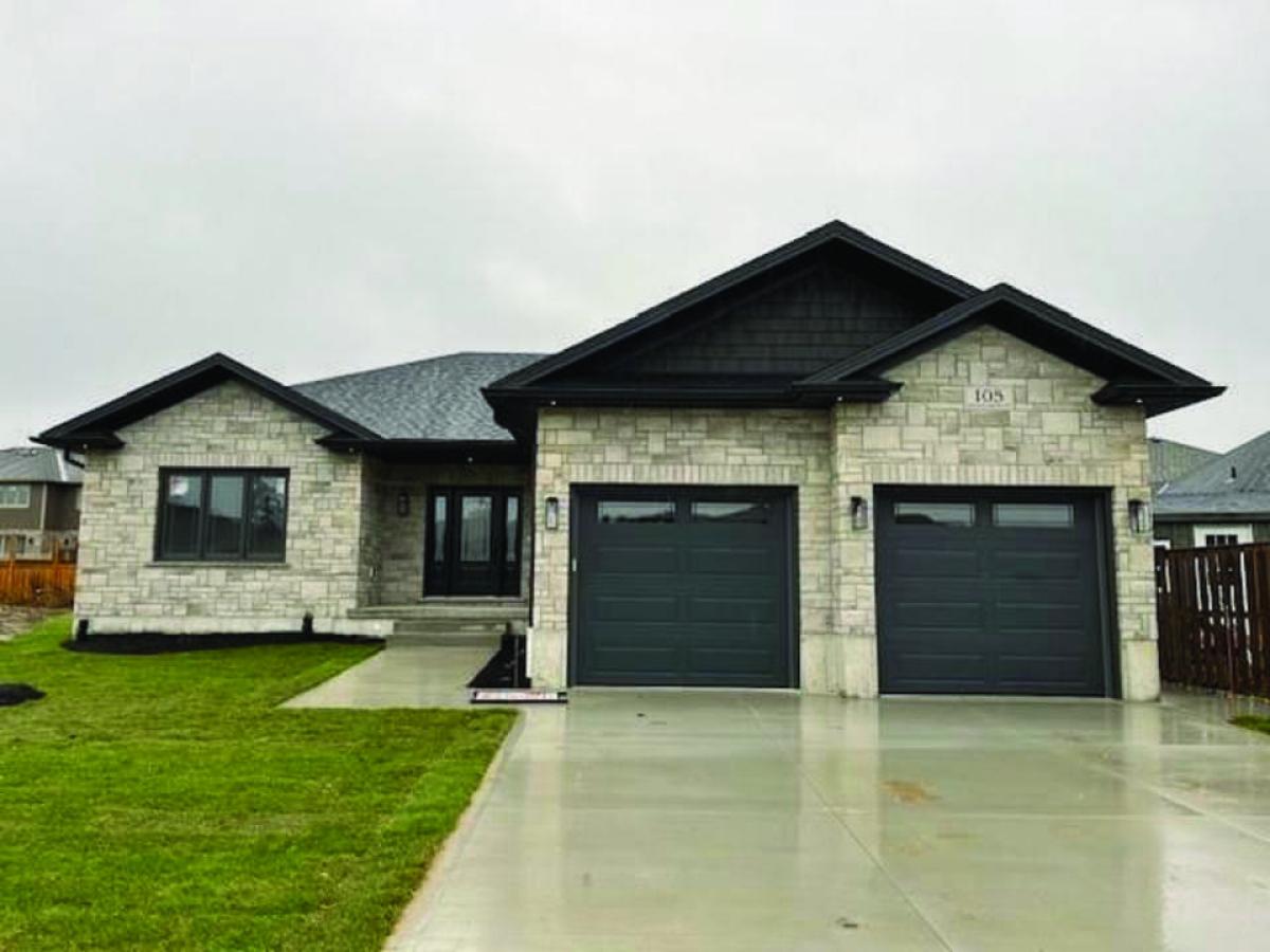 Picture of Home For Sale in Mount Forest, Ontario, Canada