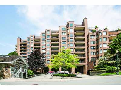 Condo For Sale in Oakville, Canada