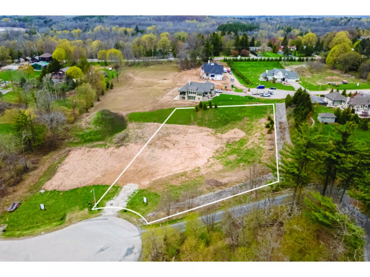 Picture of Residential Land For Sale in Hamilton, Ontario, Canada