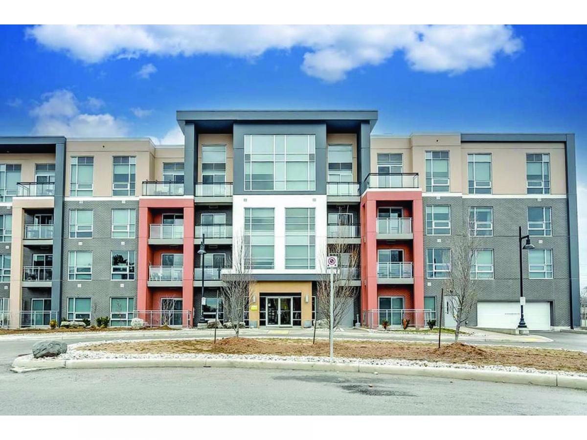 Picture of Condo For Sale in Burlington, Ontario, Canada