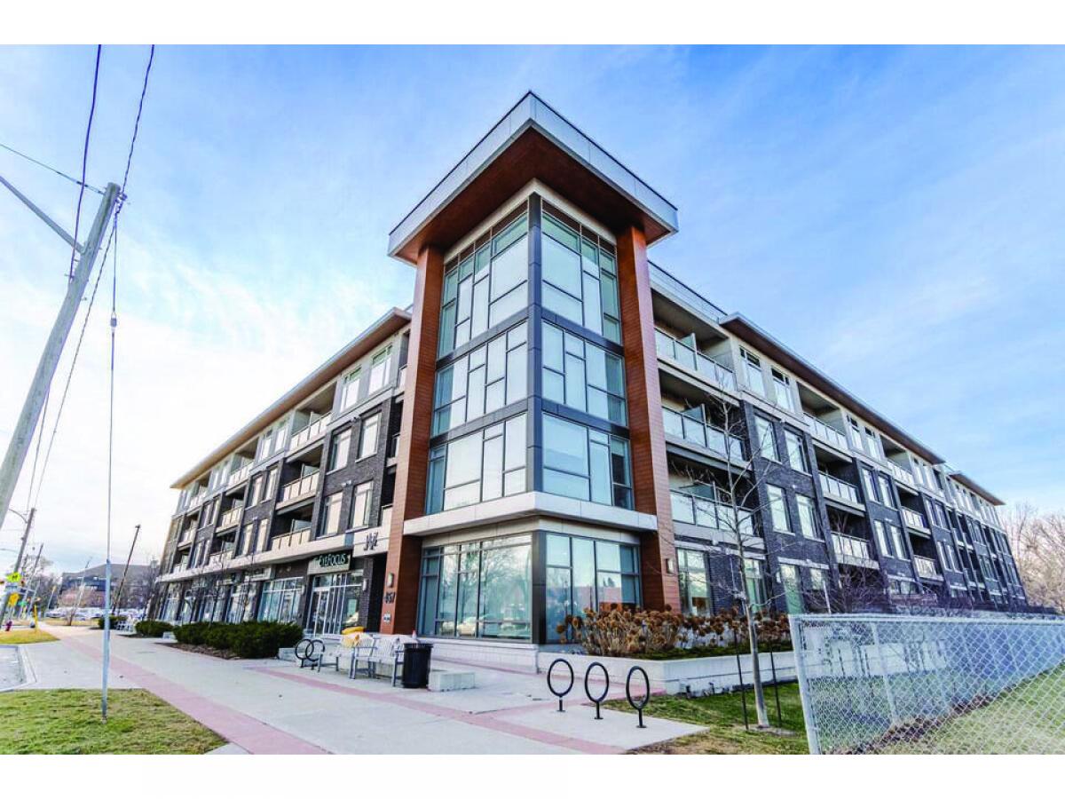 Picture of Condo For Sale in Burlington, Ontario, Canada