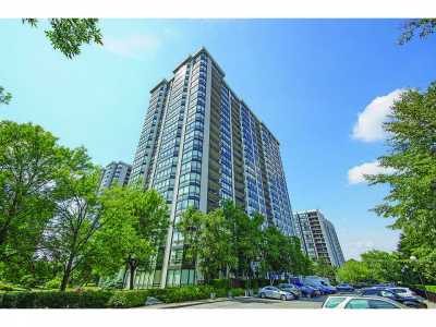 Condo For Sale in Oakville, Canada