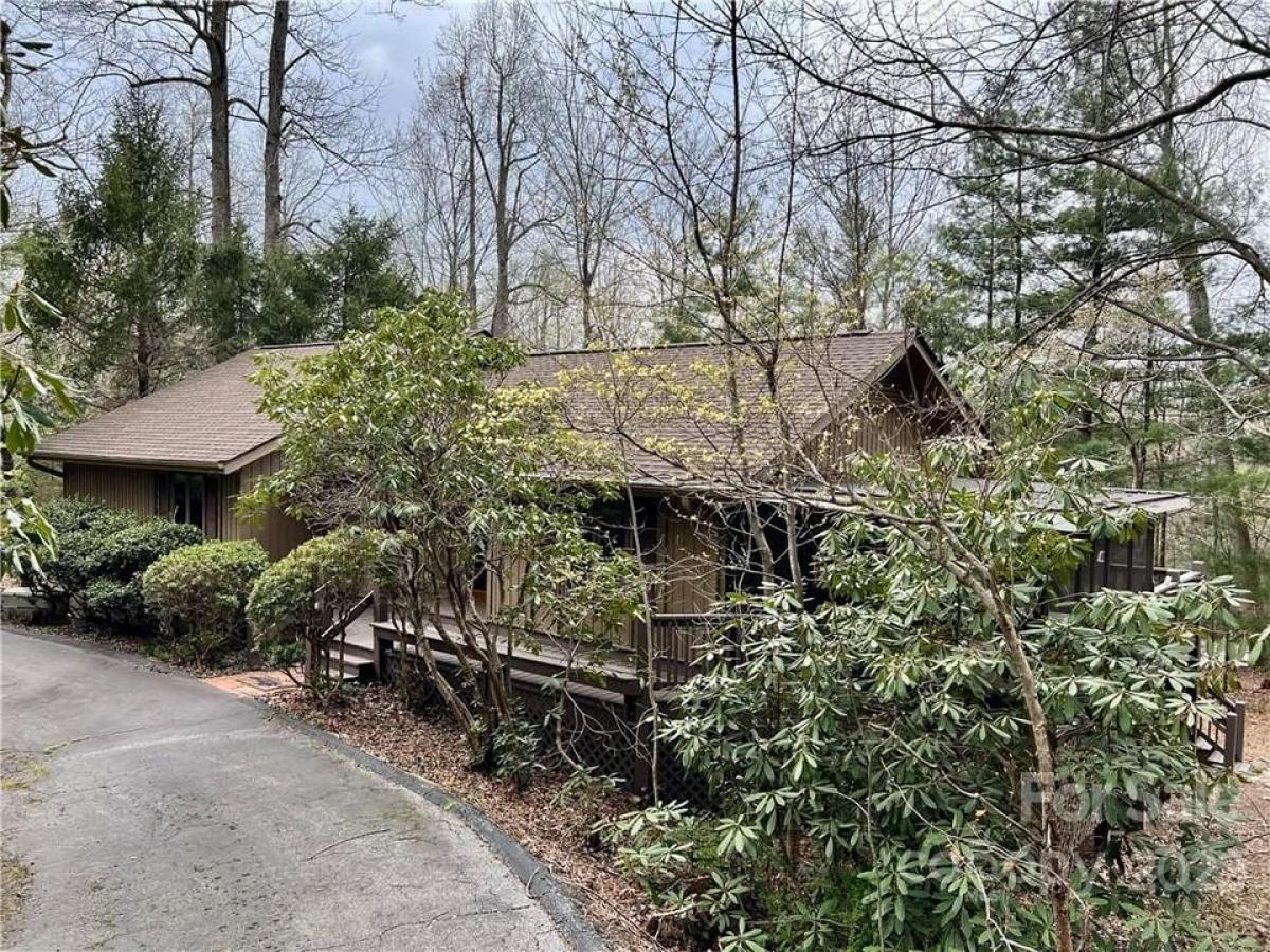 Picture of Home For Sale in Laurel Park, North Carolina, United States