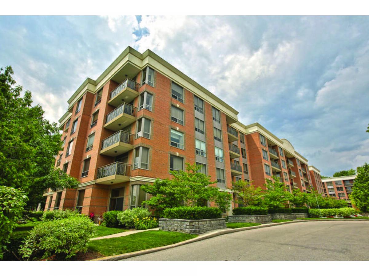 Picture of Condo For Sale in Burlington, Ontario, Canada