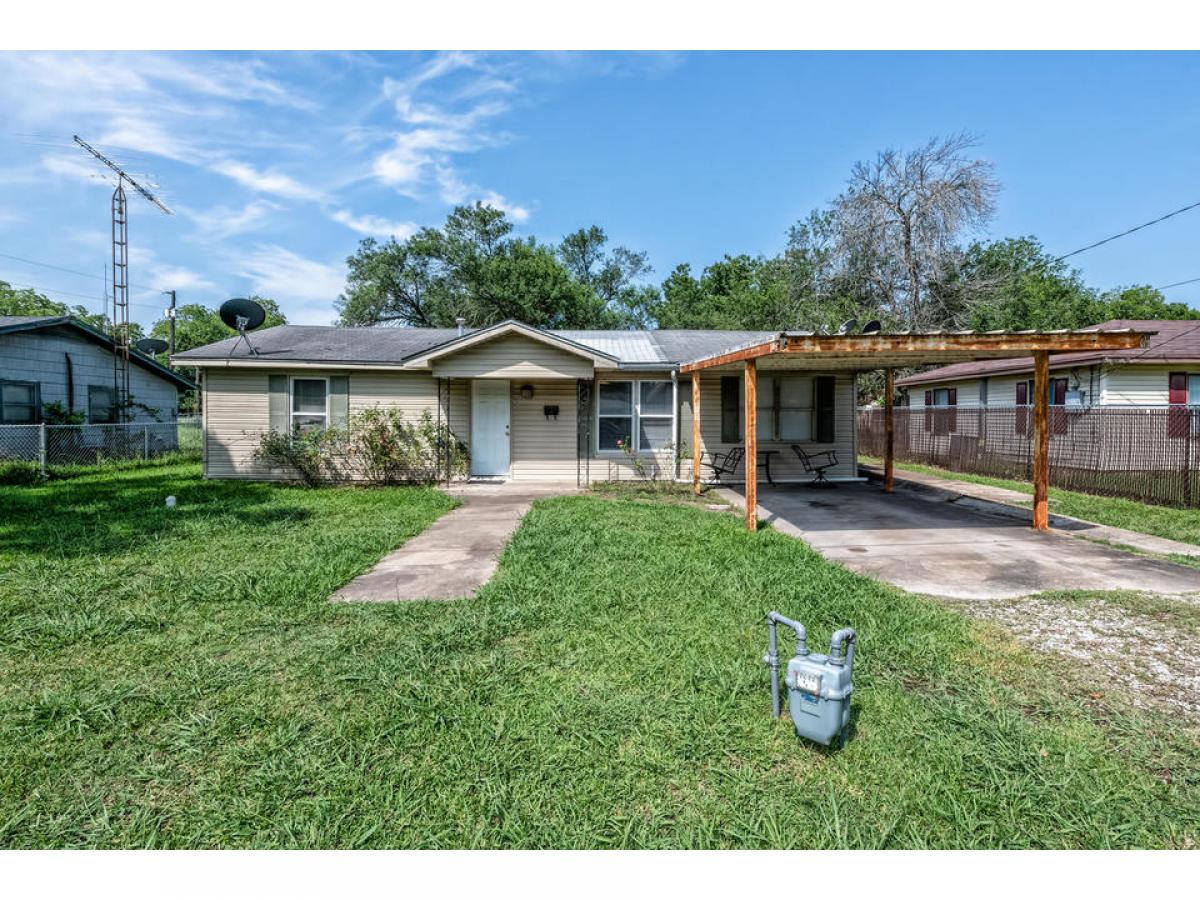 Picture of Home For Sale in Mart, Texas, United States