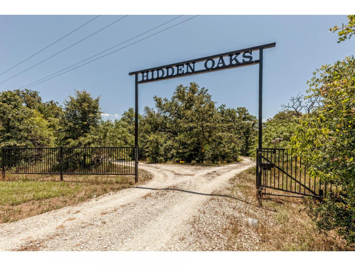 Picture of Home For Sale in West, Texas, United States