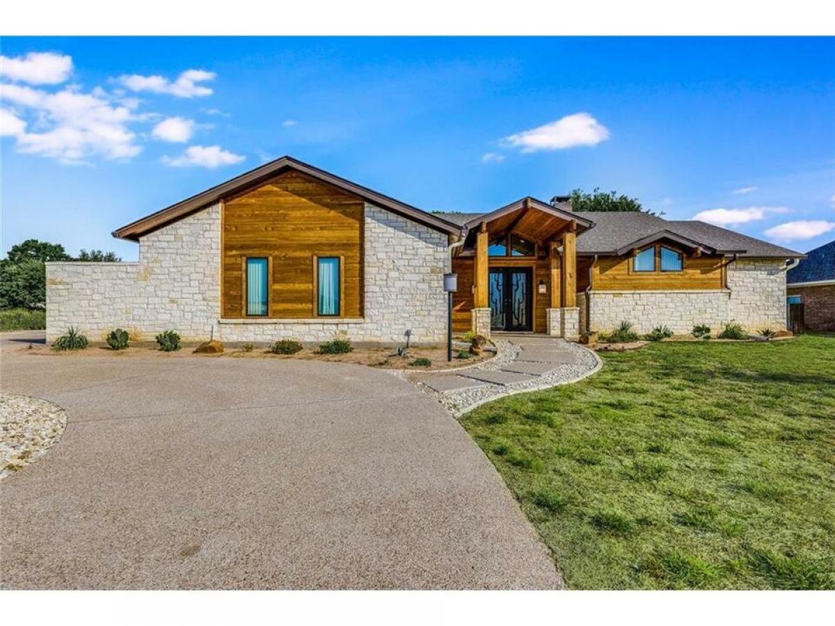 Picture of Home For Sale in McGregor, Texas, United States