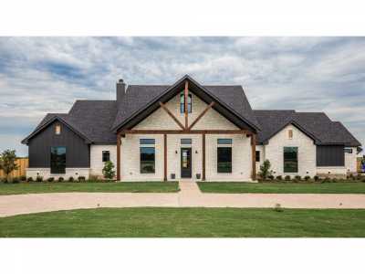 Home For Sale in Lorena, Texas