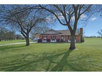 Home For Sale in Troy, Texas