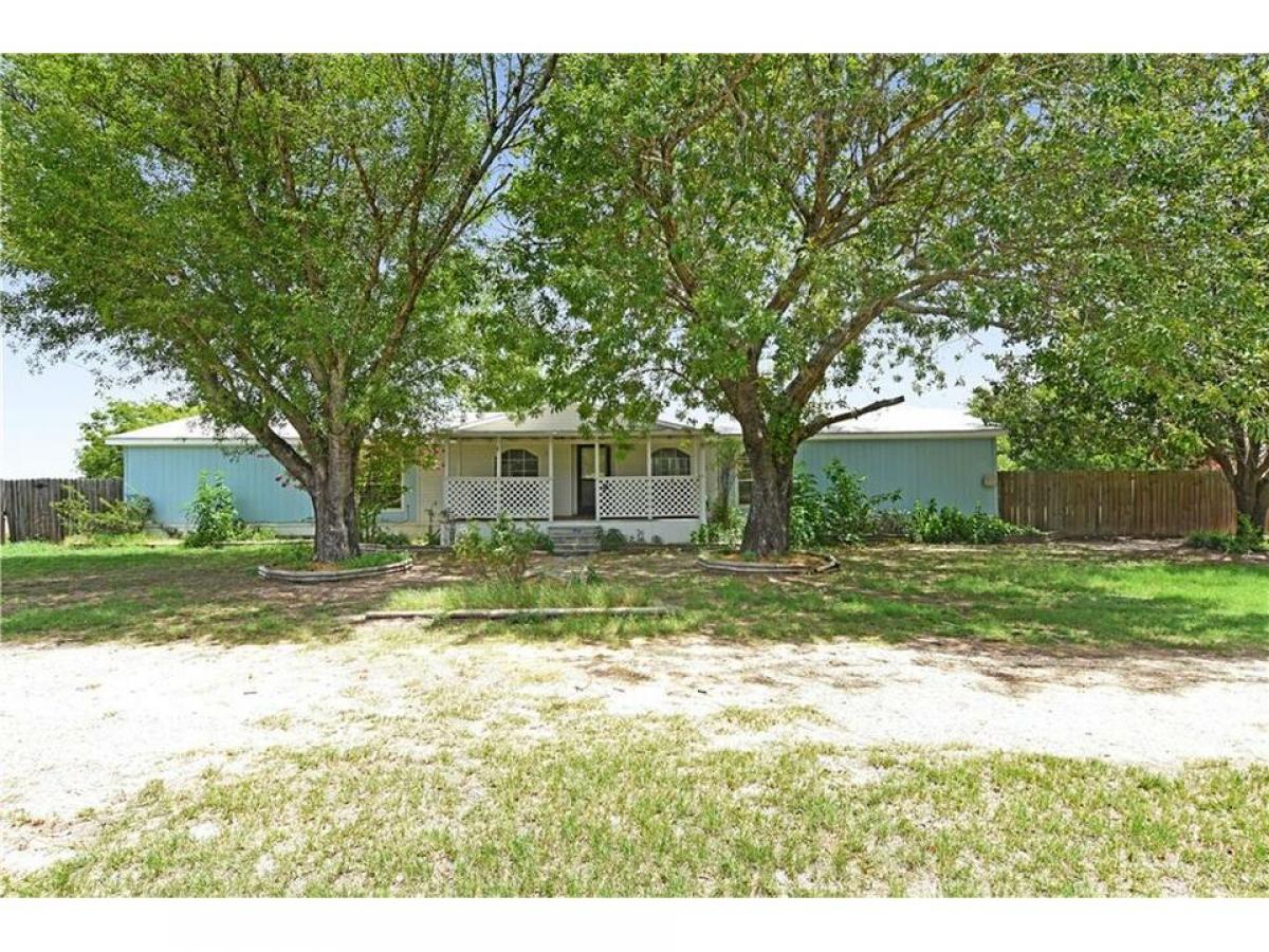 Picture of Home For Sale in Axtell, Texas, United States