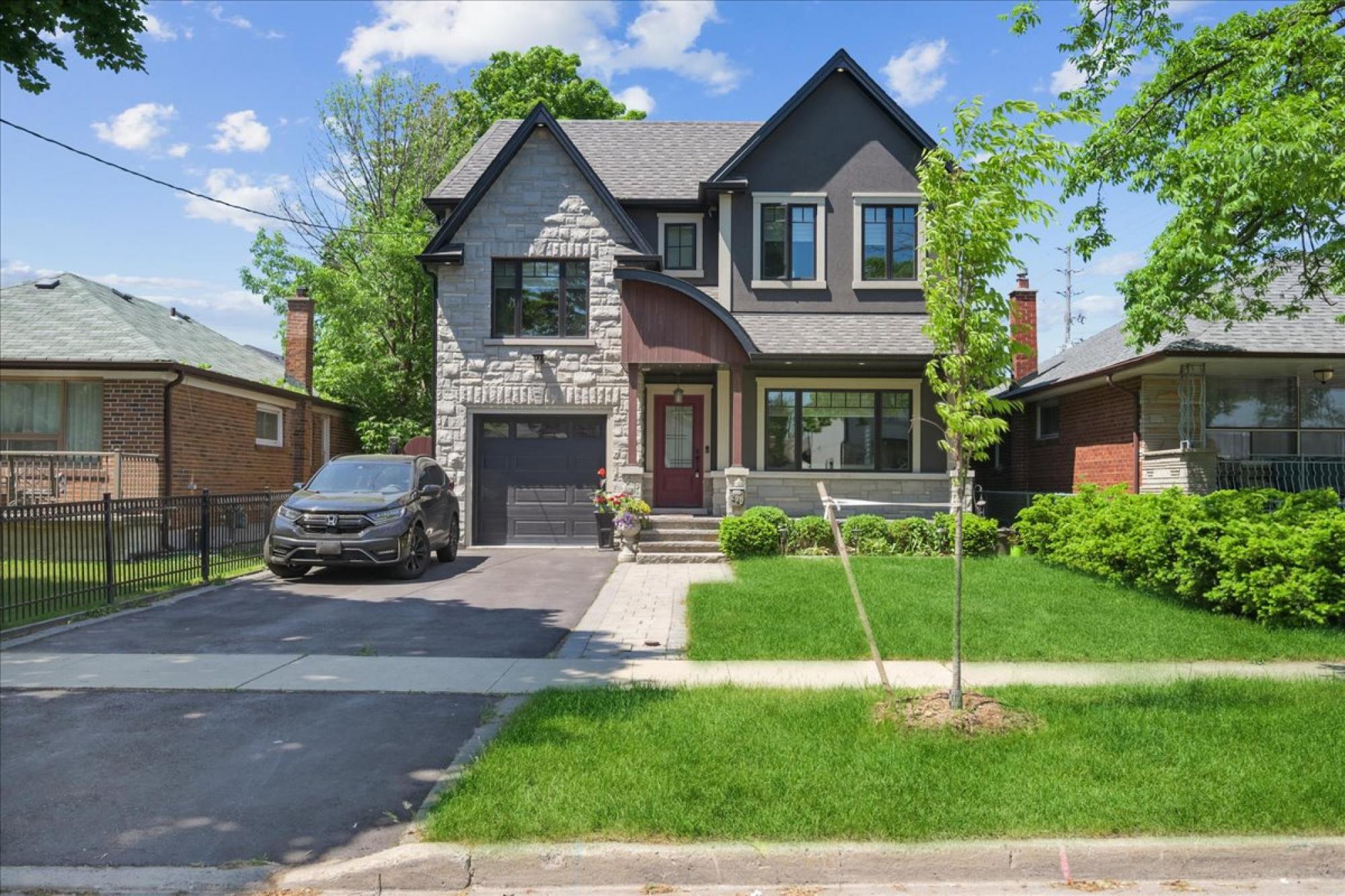 Picture of Home For Sale in Toronto, Ontario, Canada