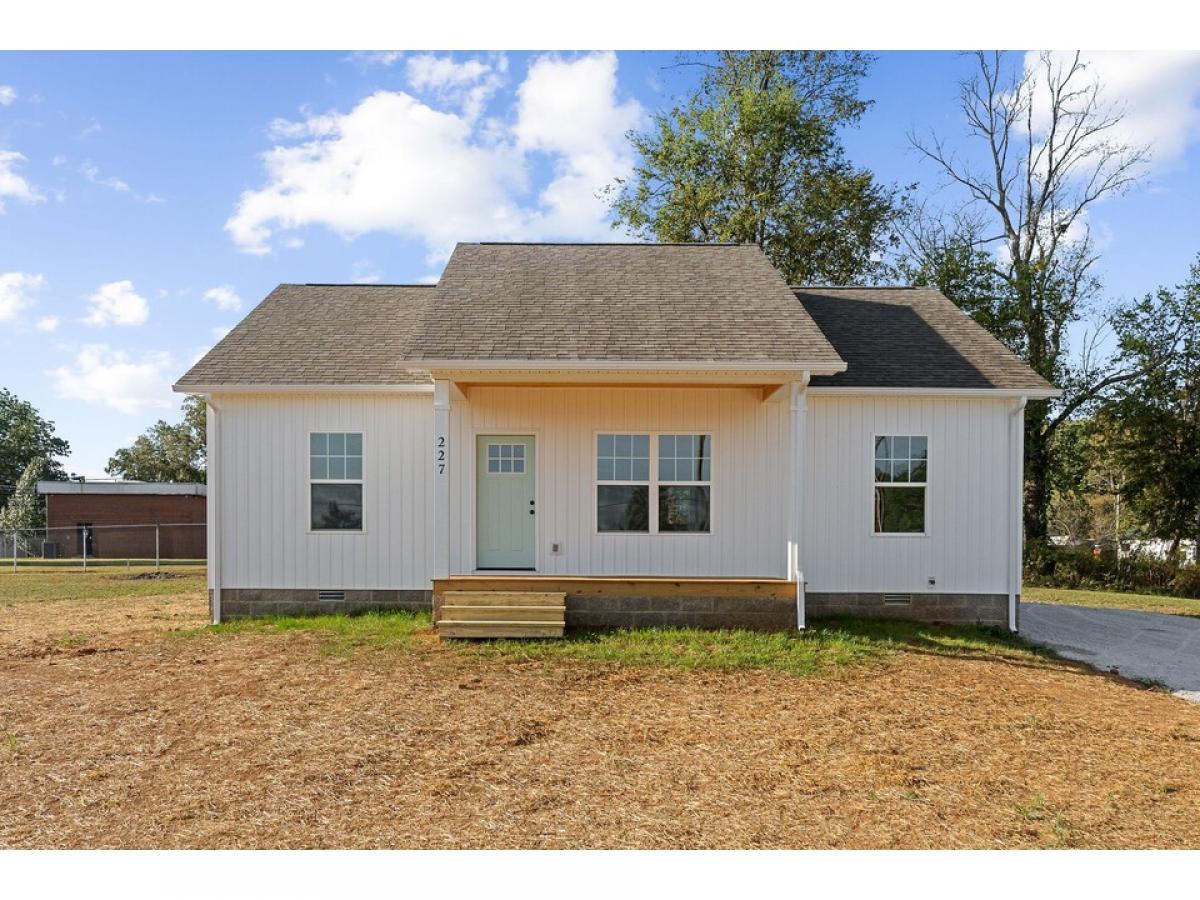 Picture of Home For Sale in Doyle, Tennessee, United States