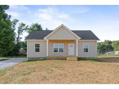 Home For Sale in Doyle, Tennessee